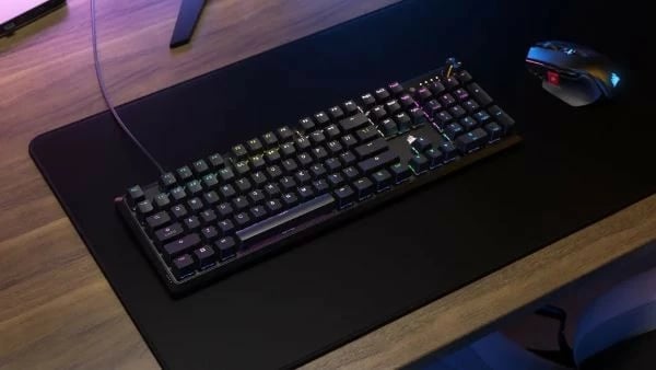 Tastierë mekanike Corsair K70 Core RGB (CH-910971E-NA), me kabllo USB, ndriçim RGB, e zezë