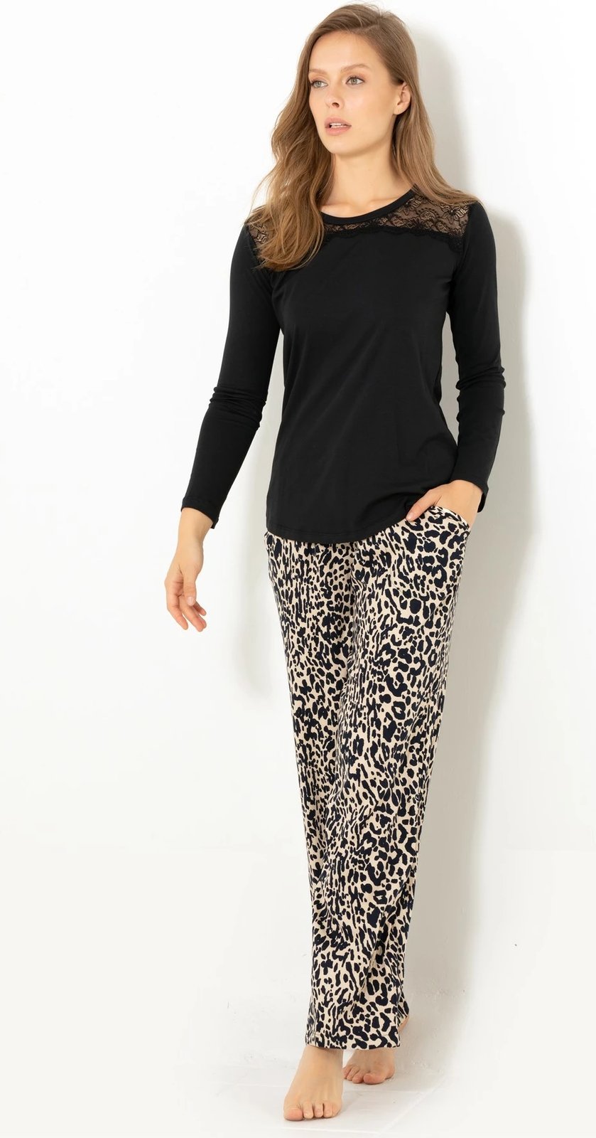 Set pizhamash për gra, Jumeon, 002-000255, e zezë