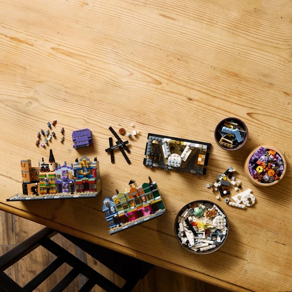Set ndërtimi LEGO Harry Potter 76444 Dyqanet Magjike në Diagon Alley, 2750 pjesë, plastikë
