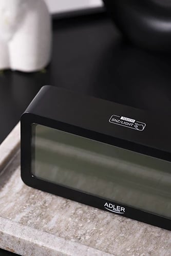 orë alarmi Adler AD 1195, ekran me ndriçim, 3 alarme, termometër dhe higrometër, me bateri, e zezë orë alarmi Adler AD 1195, ekran me ndriçim, 3 alarme, termometër dhe higrometër, me bateri, e zezë