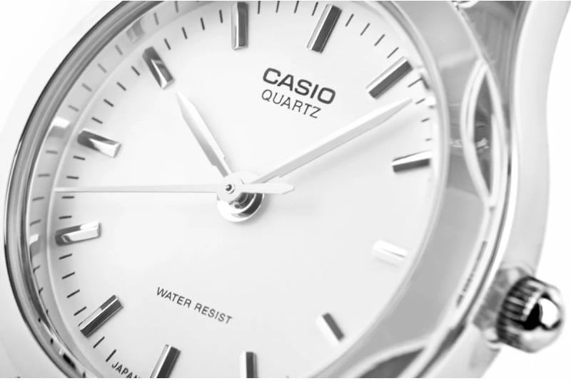 Orë dore për femra CASIO, argjend