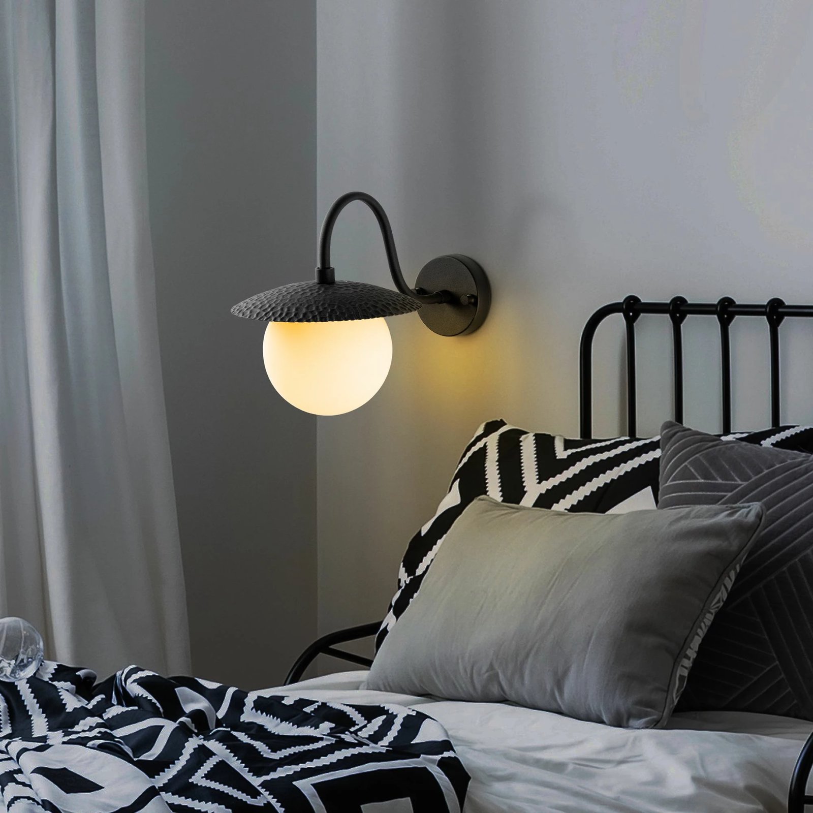 Llambë muri Opviq, Anemon - 15002, metal dhe qelq, e zezë