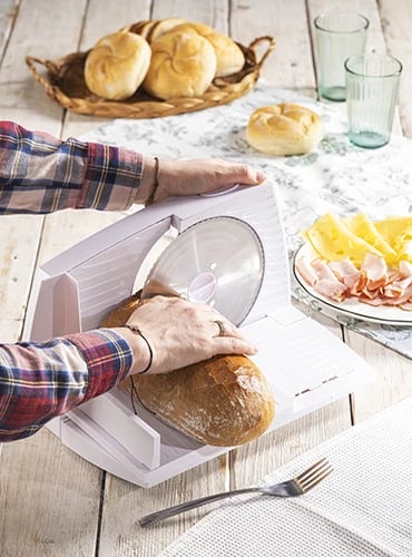 Prerëse ushqimi Adler AD 4703, teh inox 170 mm, 150 W (max 400 W), trashësi 0-15 mm, palosëse, e bardhë