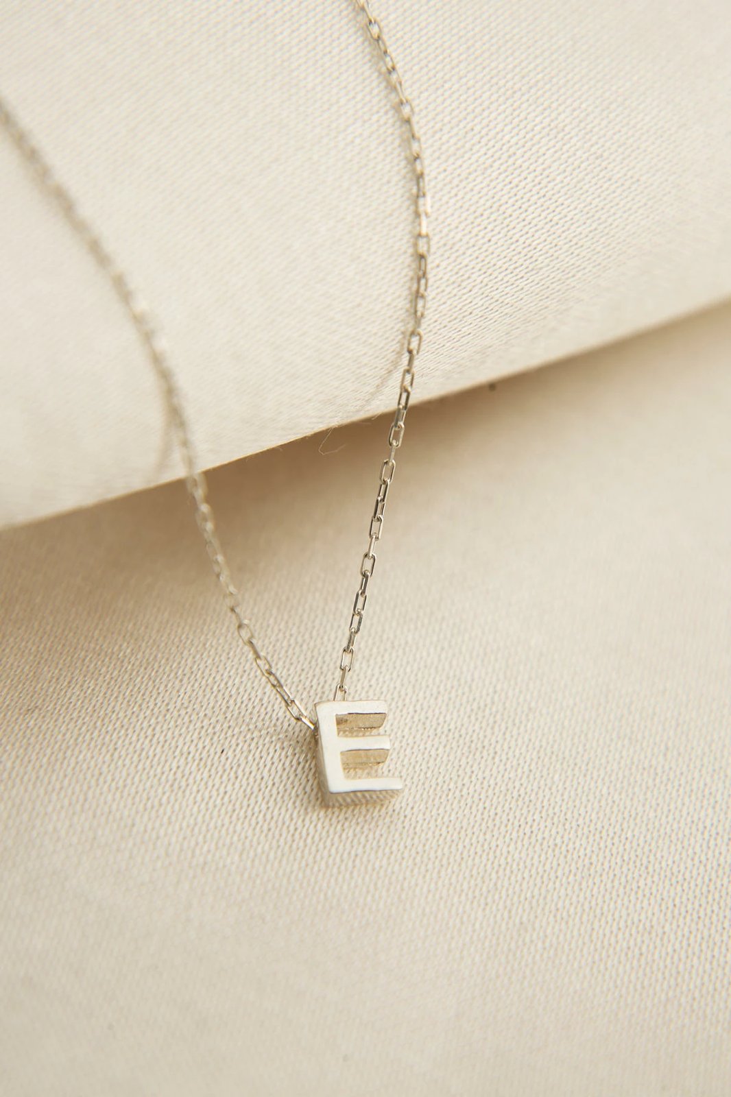 Qafore argjendi me shkronjën E, ELKSLVR2141