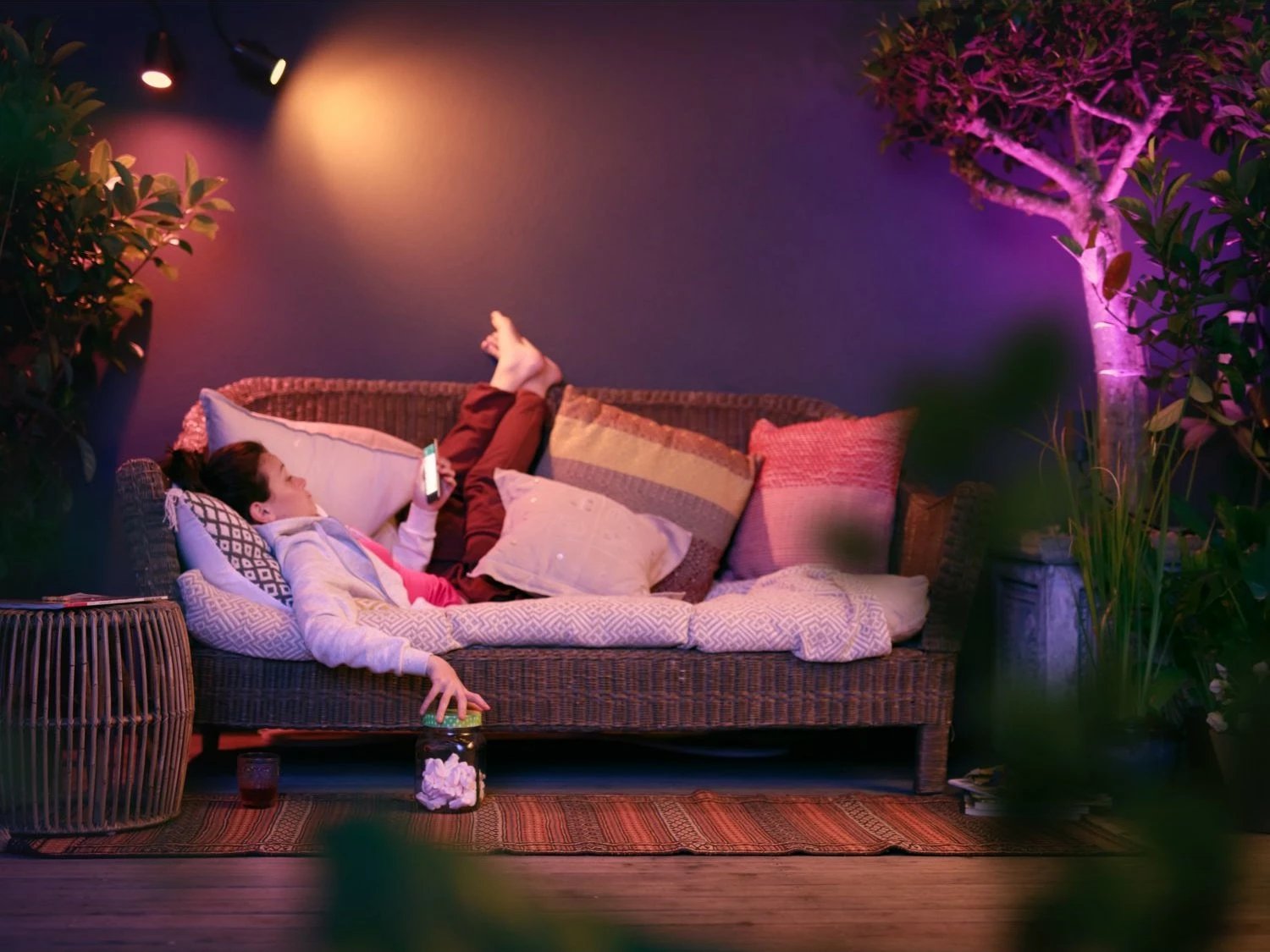 Dritë e jashtme Philips Hue Lily, Smart, ZigBee, LED, E zezë
