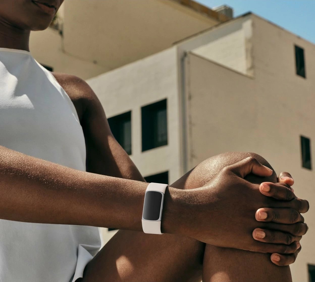Smartwatch Fitbit Charge 6, AMOLED, GPS, NFC, 7 ditë bateri, bezhë