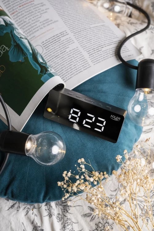 Orë alarmi, Adler, AD 1189, LED me temperaturë dhome, 3 mënyra alarmi, USB + 3xAAA, e zezë
