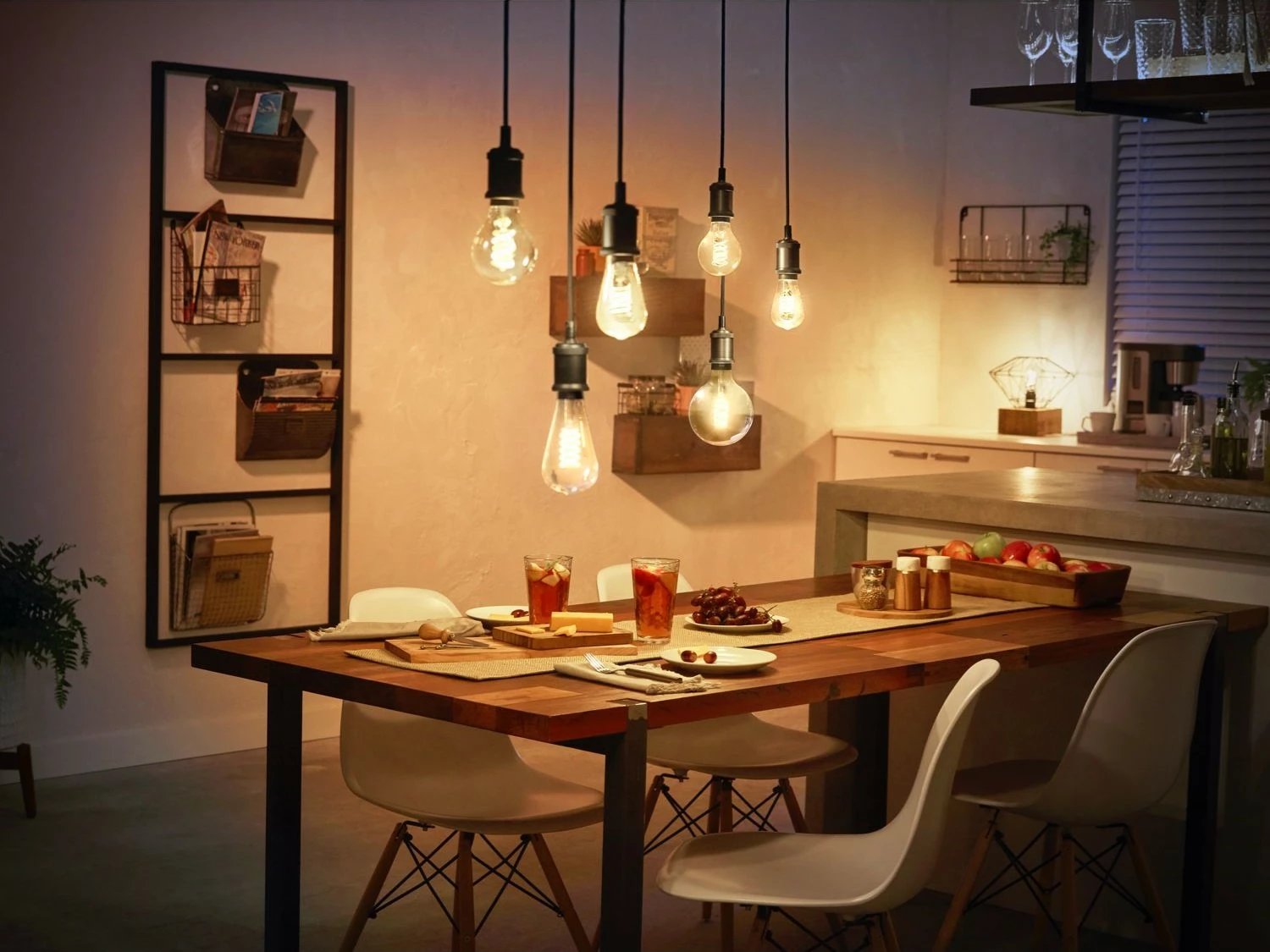 Llambë smart Philips Hue G93 E27 Filament, Bluetooth/Zigbee, LED, Transparent
