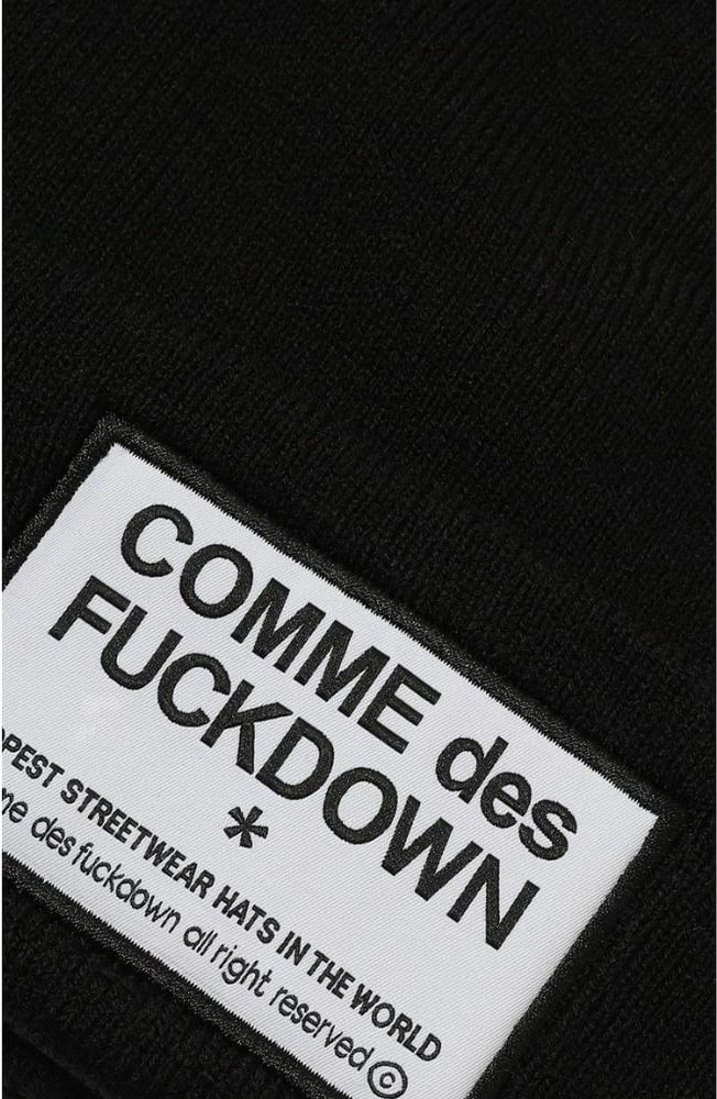 Kapelë për meshkuj Comme Des Fuckdown, e zezë