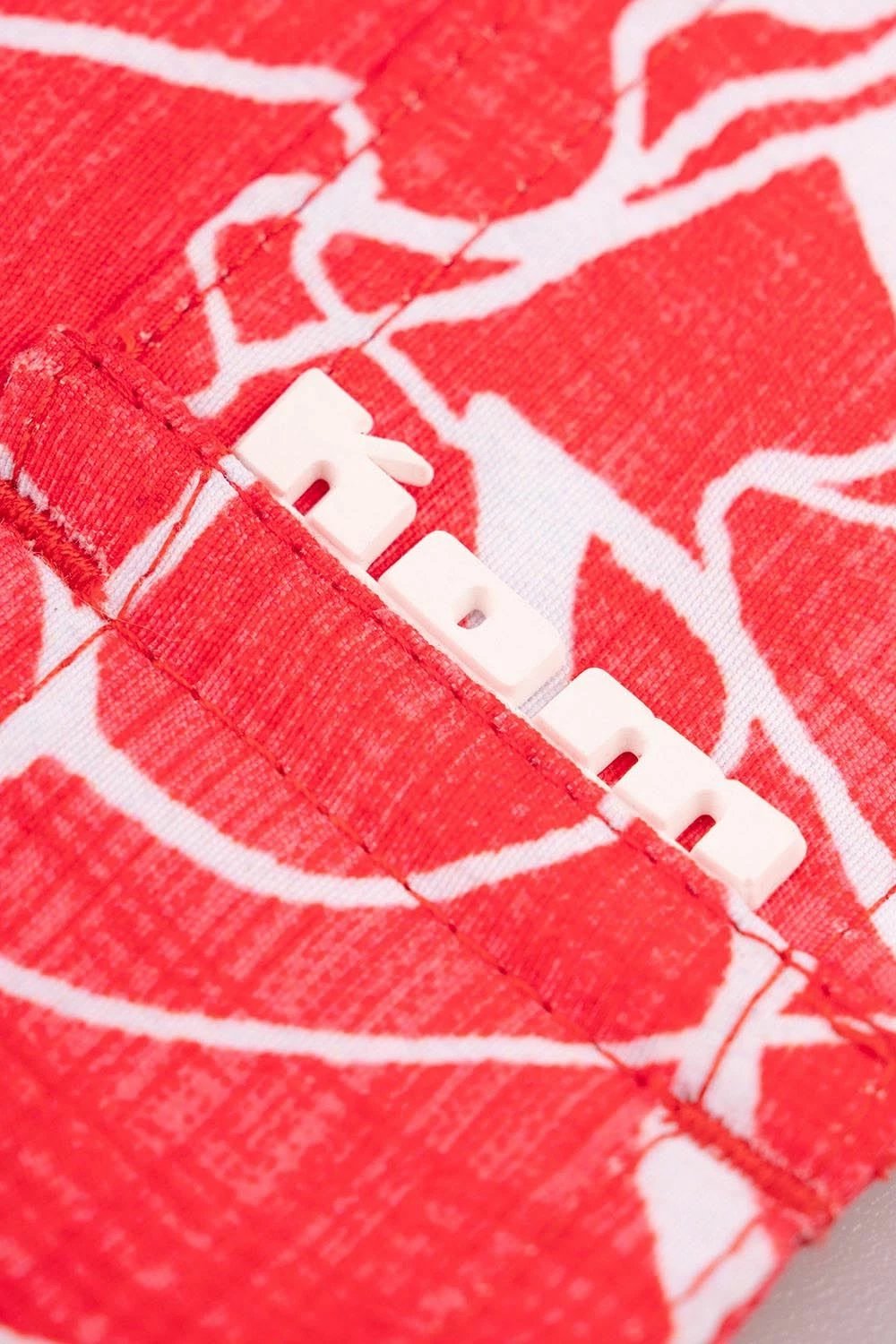 Tanga noti për meshkuj Jumeon, Sardinia, e kuqe