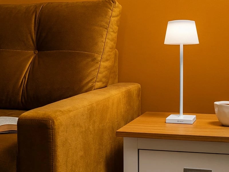 Llambë tavoline Tracer Pluto, LED, bateri e integruar, e bardhë