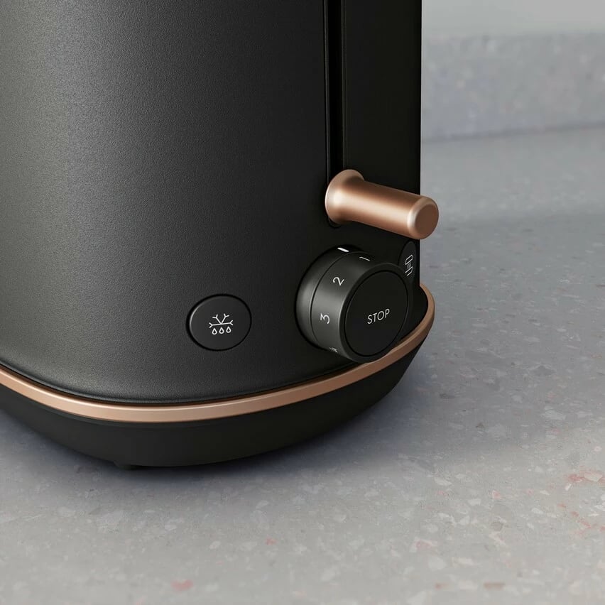 Toster Electrolux E7T1-6BP, 980 W, 2 slote, shkrirje dhe ngrohje, tabakë për thërrime, i zi