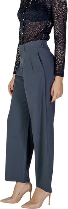 Pantallona Calvin Klein Jeans femra, gri