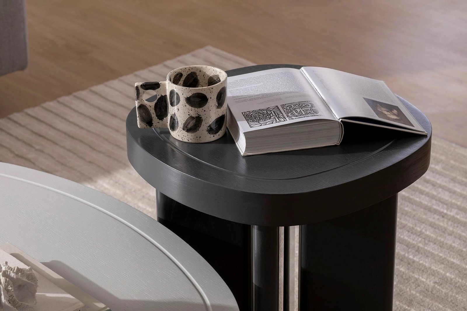 Tavolinë anësore Skye Decor, ngjyrë gri