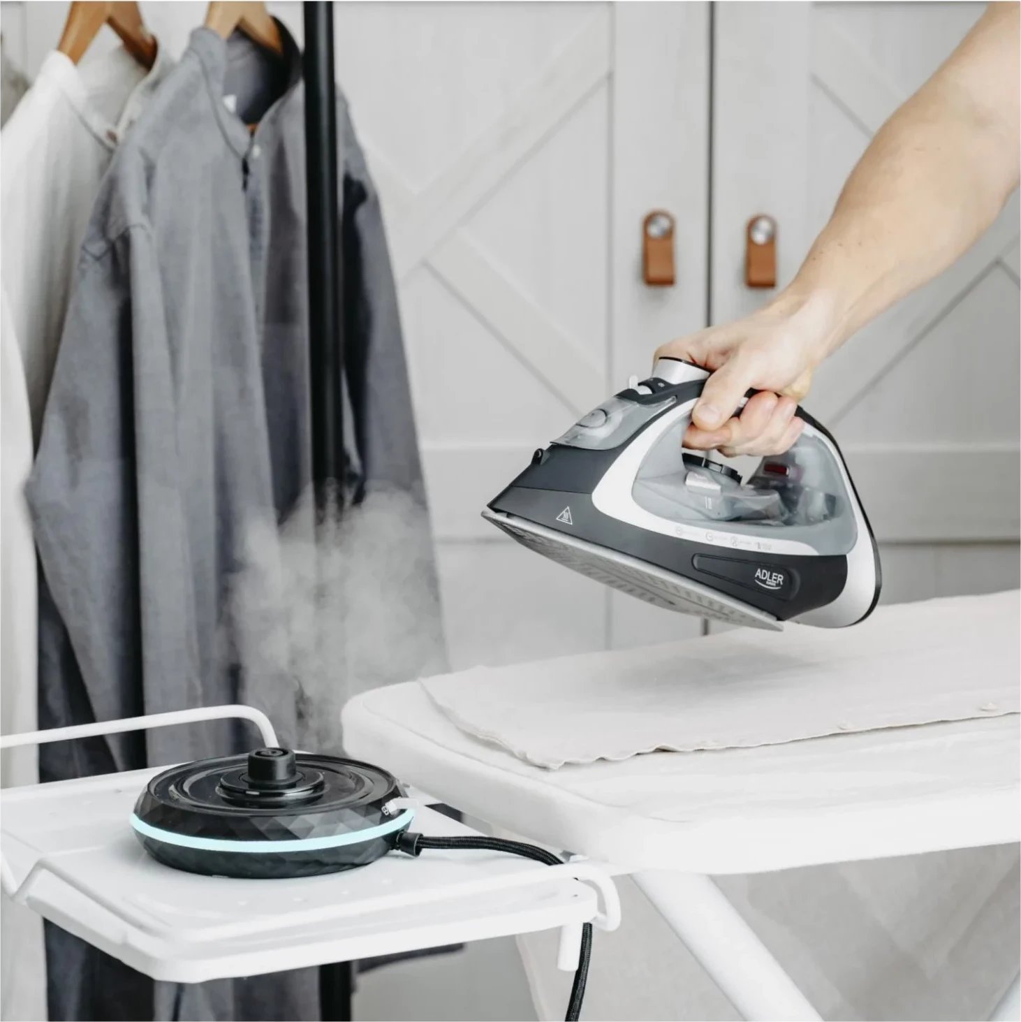 Hekur Adler AD 5043, 2800W, pa kabllo, zi-gri