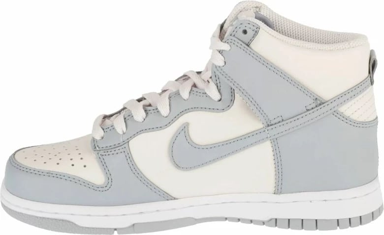 Atlete Nike për femra, të bardha