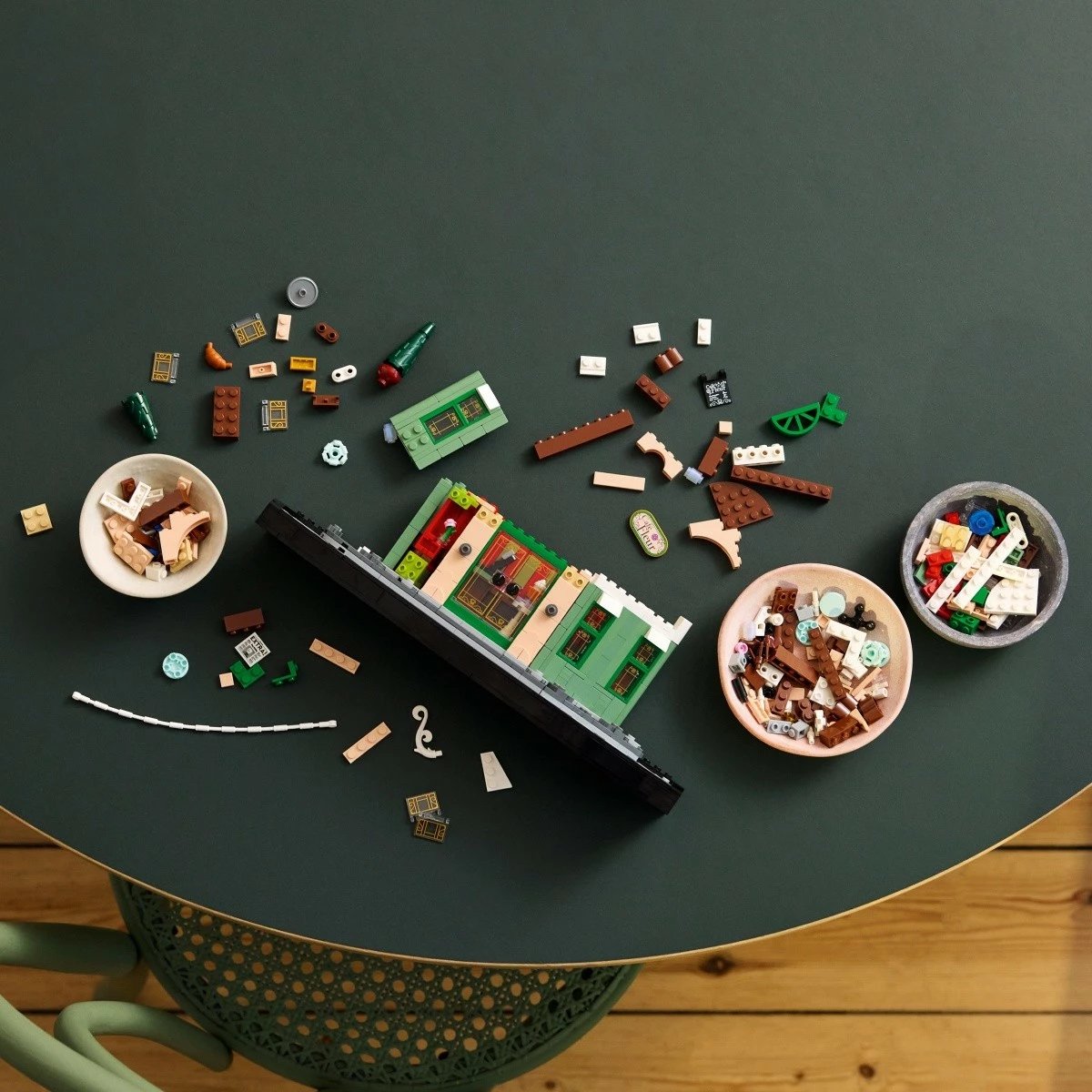 Set ndërtimi LEGO Icons 10362 French Café, 1101 pjesë