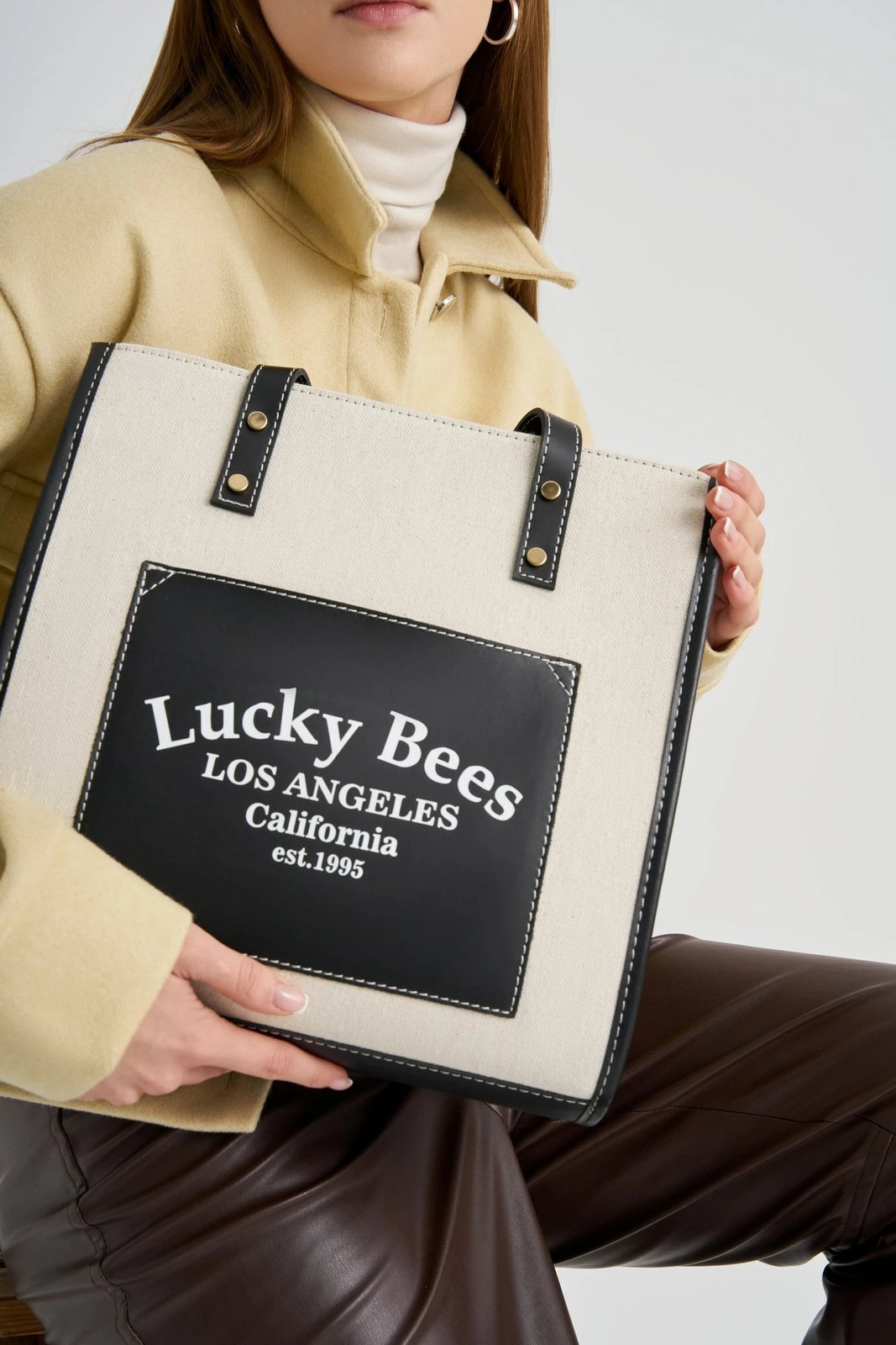 Çantë tote Lucky Bees, e zezë-krem, 376