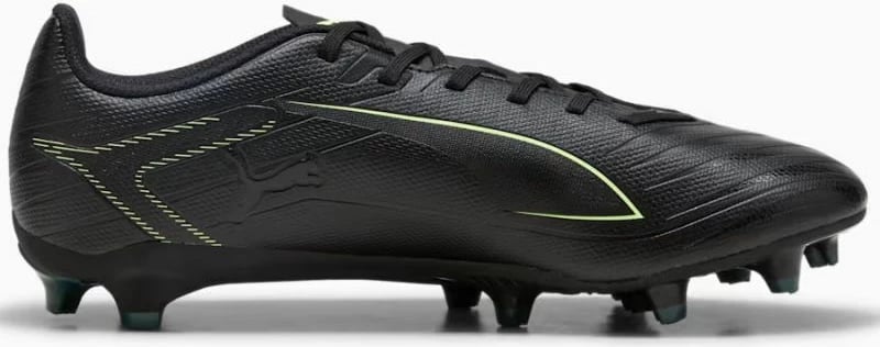 Atlete futbolli Puma, të zeza