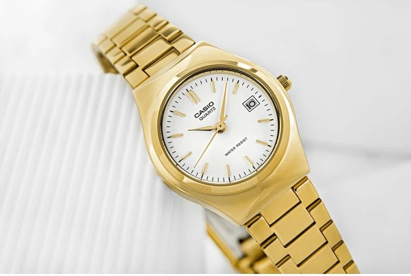 Orë dore për femra Casio, ari