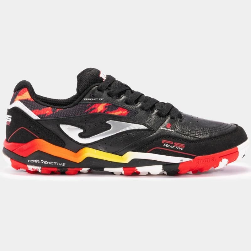 Atlete futbolli Joma për meshkuj dhe femra