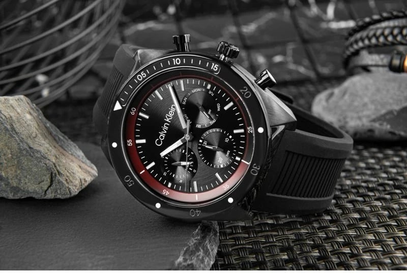 Orë dore për meshkuj Calvin Klein, e zezë