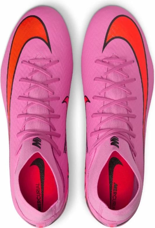 Atlete futbolli Nike, të kuqe