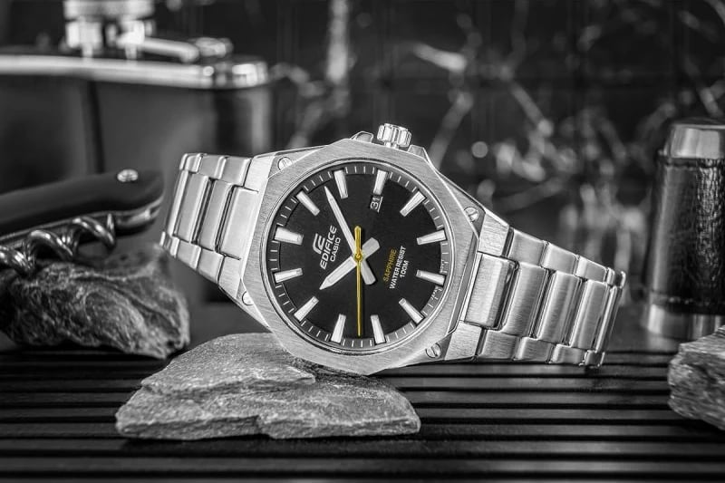 Orë dore për meshkuj CASIO, e zezë