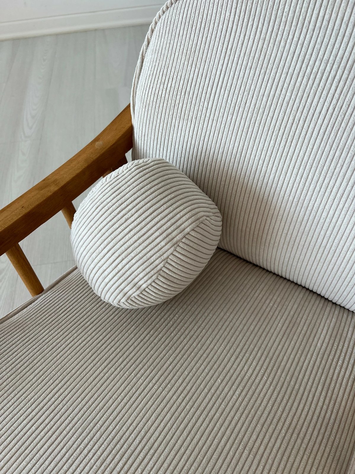 Karrige lëkundëse Wing, Atelier del Sofa, Kleamini, e bardhë Karrige lëkundëse Wing, Atelier del Sofa, Kleamini, e bardhë