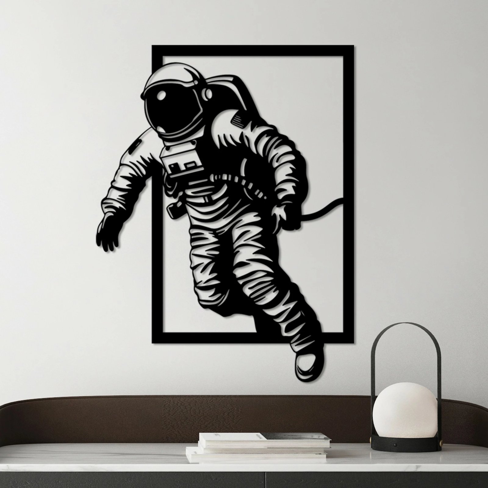 Aksesor dekorativ muri prej metali, astronaut, ngjyrë e zezë, Wallity, 69x52cm