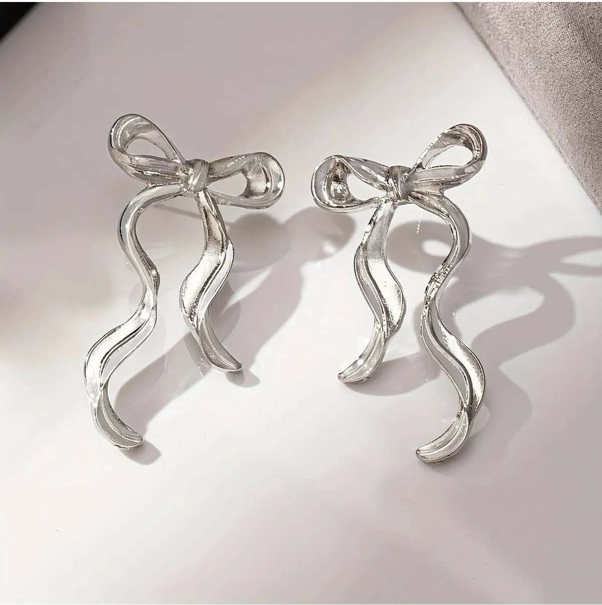 Vathë Jumeon, ngjyrë argjendi, Gms-Dlgfynkkp