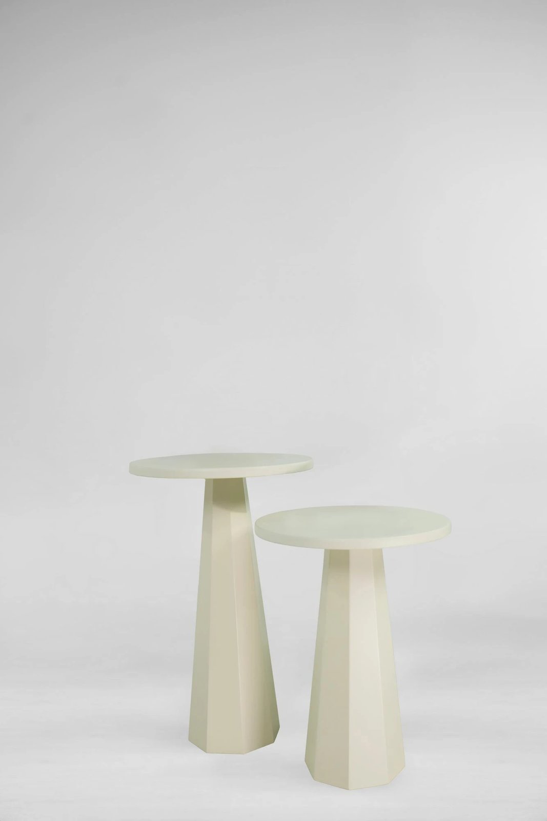 Set tavolinash anësore Skye Decor, Lilyum (57 + 47), krem