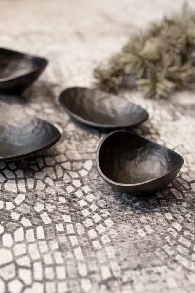 Enë dekorative CURVE, alumin i zi, 16x16x8 cm