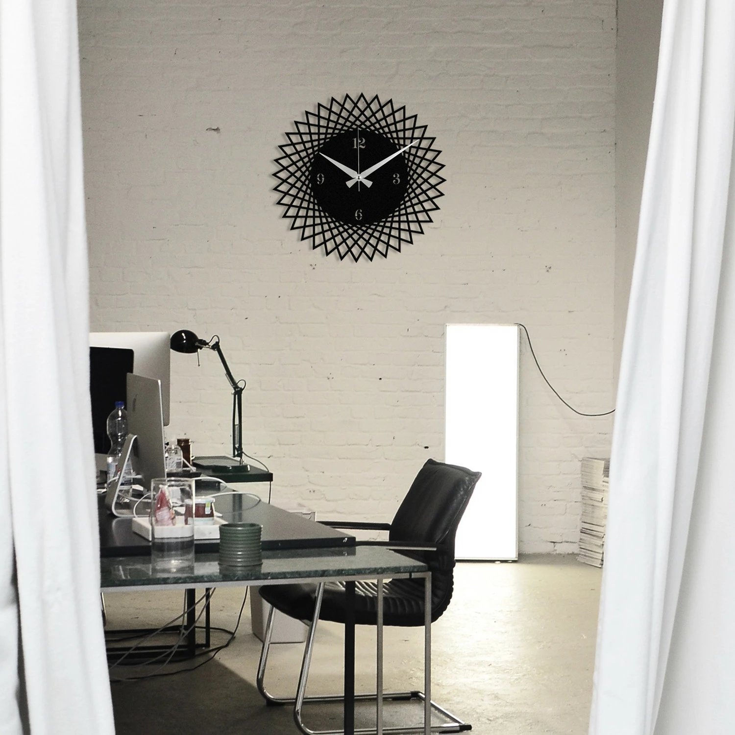 Orë muri dekorative prej metali, Wallity Enzoclock - S026, e zezë, 48x48cm