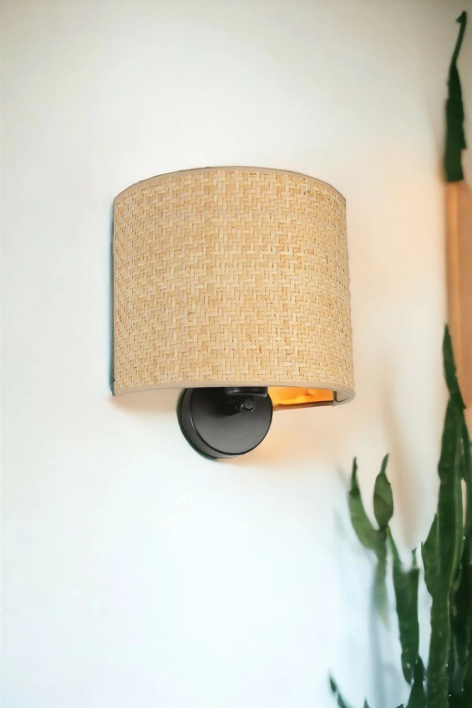 Llambë muri Opviq, 8852-6, bezhë dhe e zezë