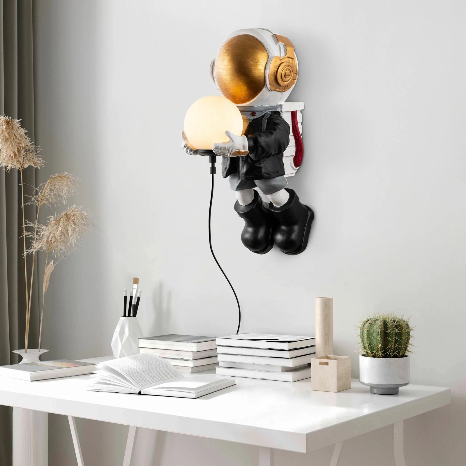 Llambë muri Opviq, astronaut, shumëngjyrëshe, 25x35x65cm