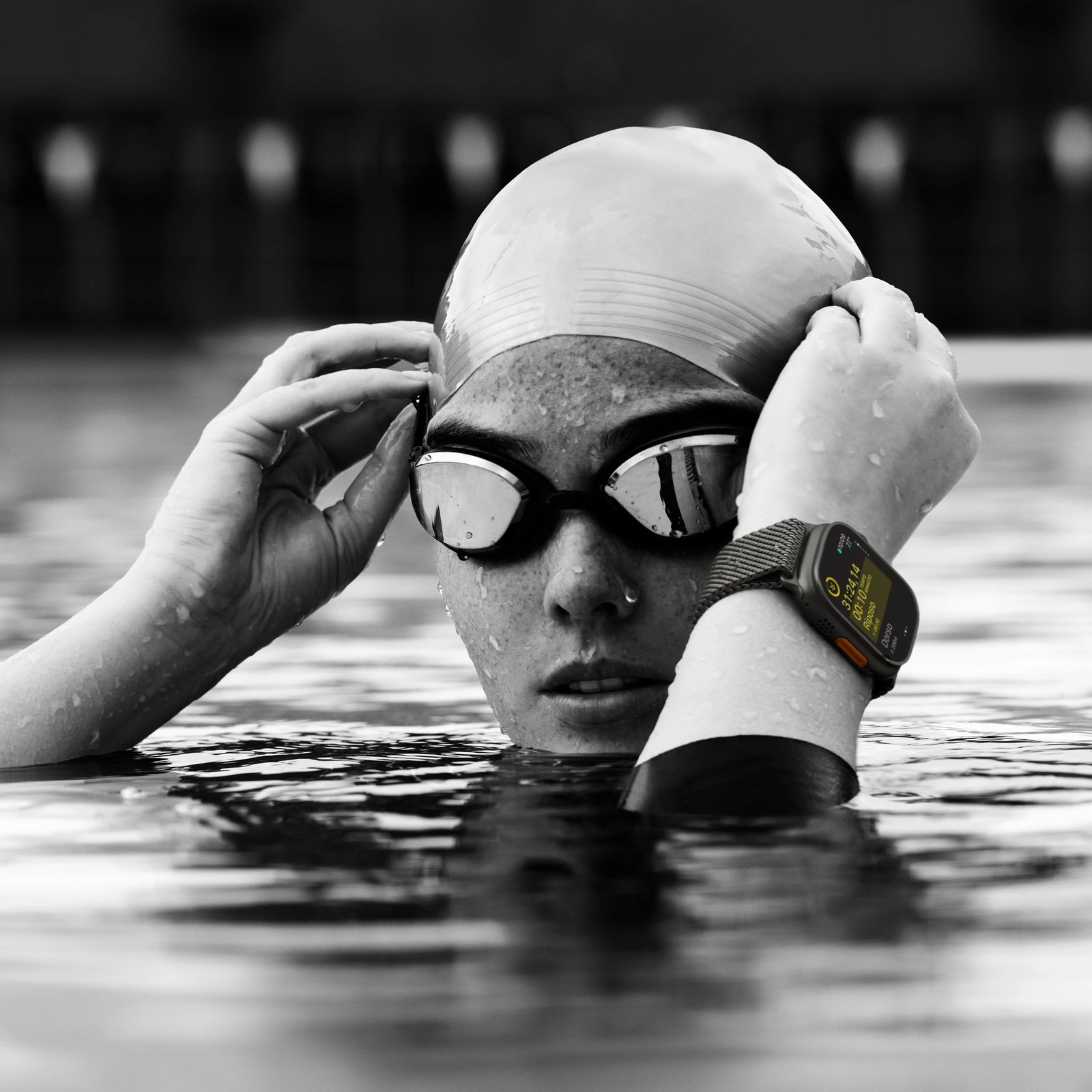 Smartwatch Apple Watch Ultra 2 GPS + Cellular 49mm, Kasë Titanium e Zezë, Rrip Milanese e Zezë