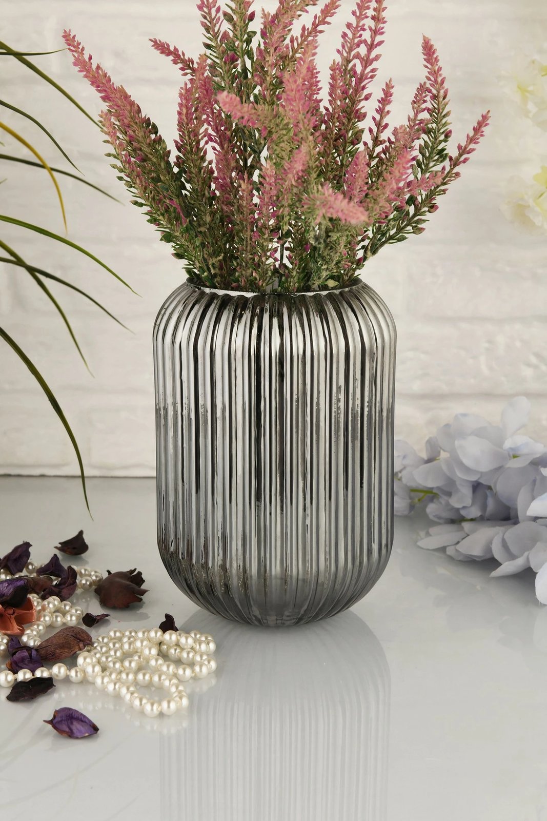 Vazo dekorative prej qelqi, ngjyrë fume, Aberto Design Line D20F, 10x20x10cm Vazo dekorative prej qelqi, ngjyrë fume, Aberto Design Line D20F, 10x20x10cm