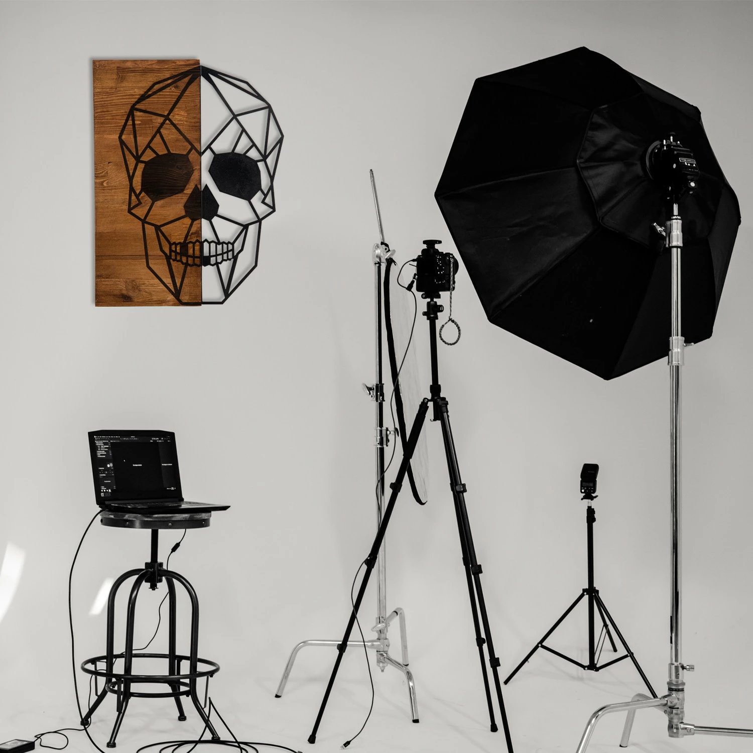 Aksesor dekorativ muri, dru dhe metal, dizajn kafke, Wallity, ngjyrë e zezë dhe arre, 44x58cm