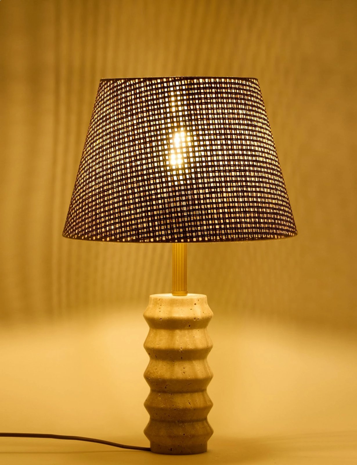 Llambë tavoline Opviq, Meya, ngjyrë kafe