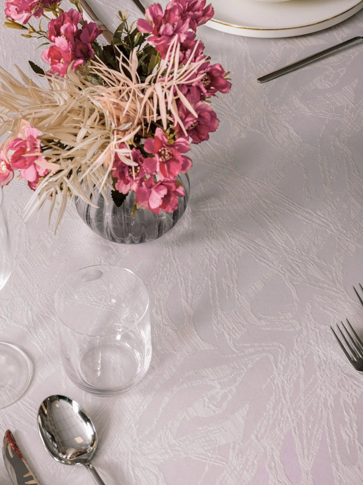 Mbulesë tavoline L'essentiel, Lavinia 220, ngjyrë livando Mbulesë tavoline L'essentiel, Lavinia 220, ngjyrë livando