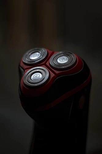 Makinë rroje, Adler, MS 2926, 3 koka lëvizëse, trimer pop-up, 30 min punim, e zezë/e kuqe