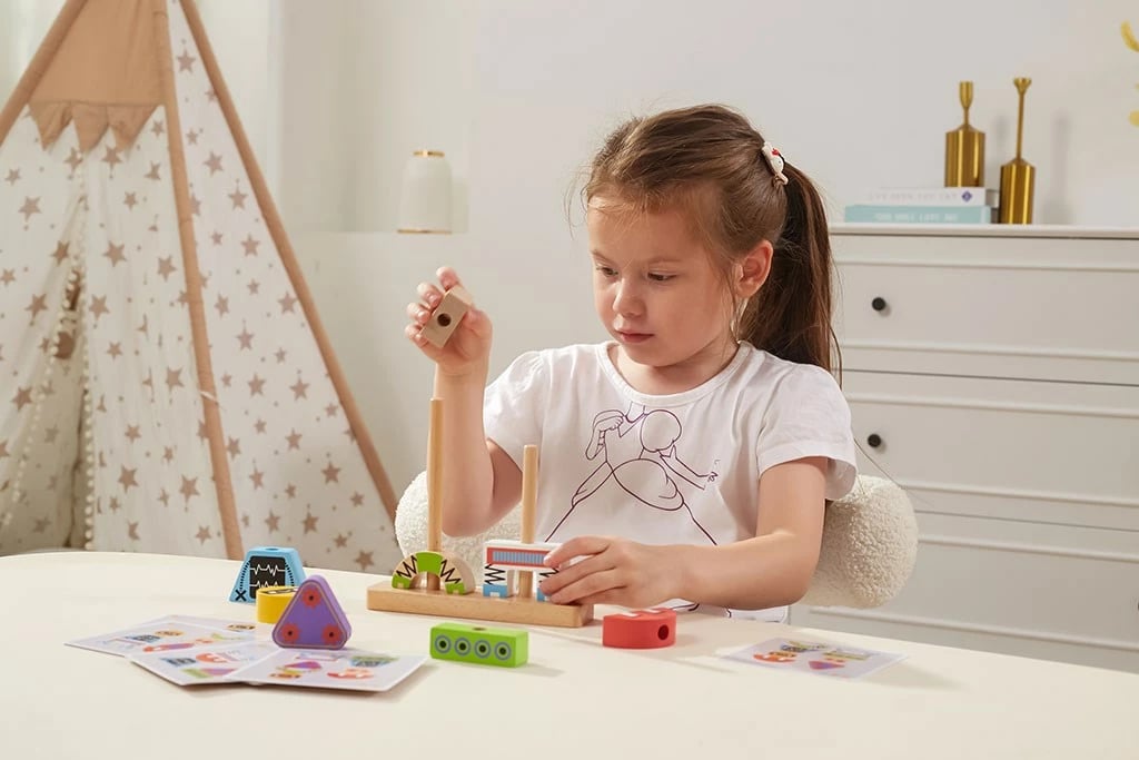 Blloqe druri stivuese, Viga Robots, puzzle edukativ me kartela modele, mbi 36m, shumëngjyrësh