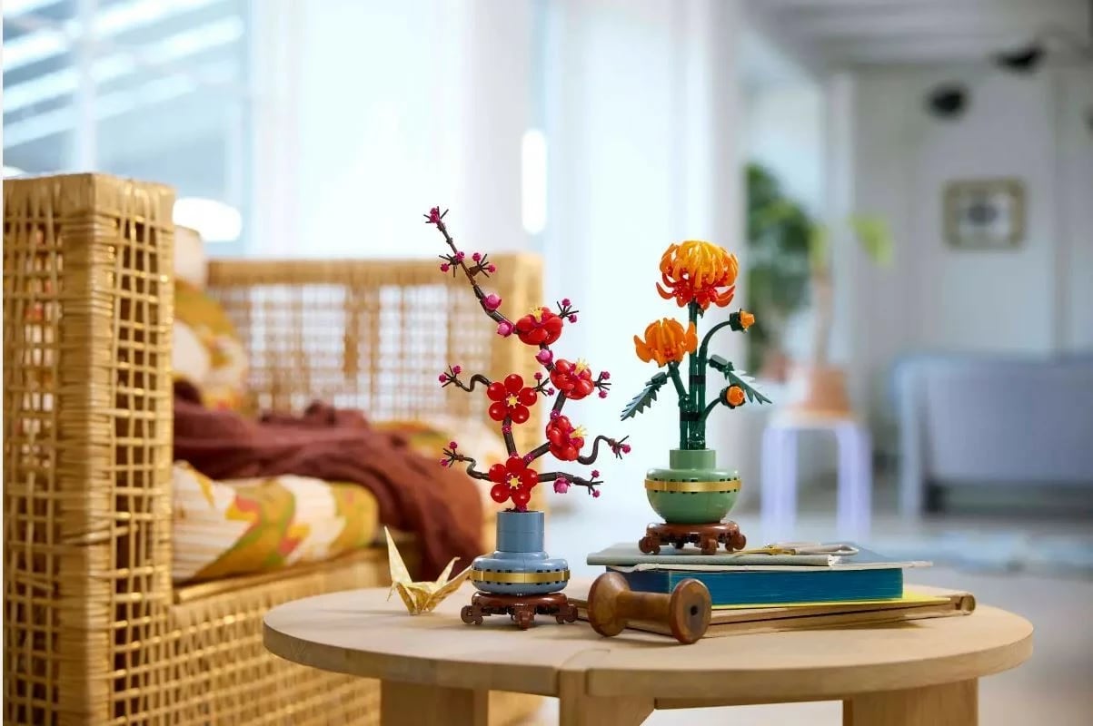 Set ndërtimi LEGO Icons 10369 Plum Blossom, 327 pjesë, dekor për shtëpi/zyrë