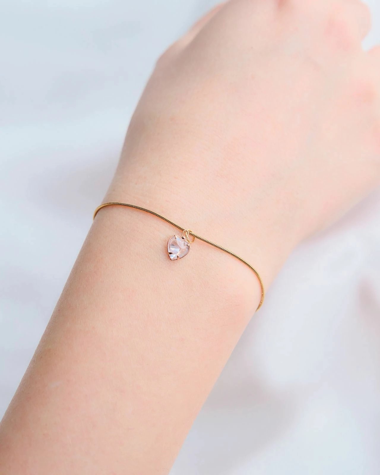 Byzylyk Jumeon, ngjyrë ari, gur zirkon