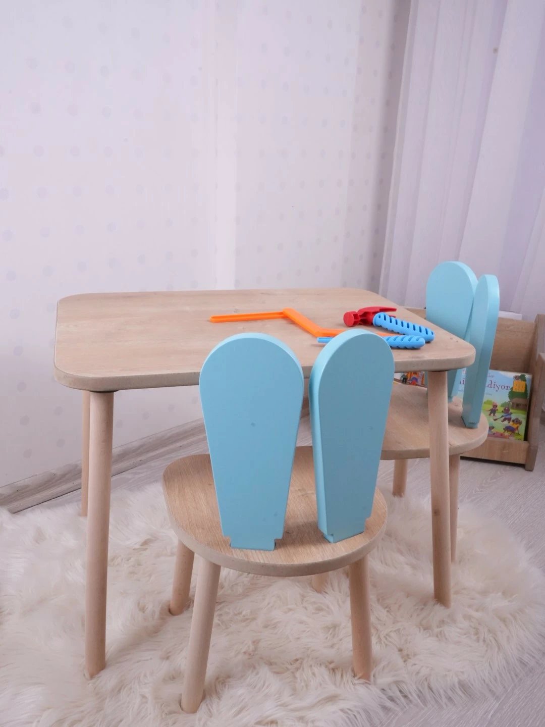 Set tavoline për fëmijë Hanah Home, me dy karrige lepurush, ngjyrë baby blue dhe kafe