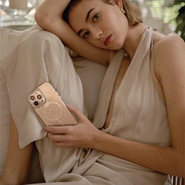 Mbështjellës UNIQ Coehl Lumino për iPhone 14 Plus/15 Plus, argjendtë
