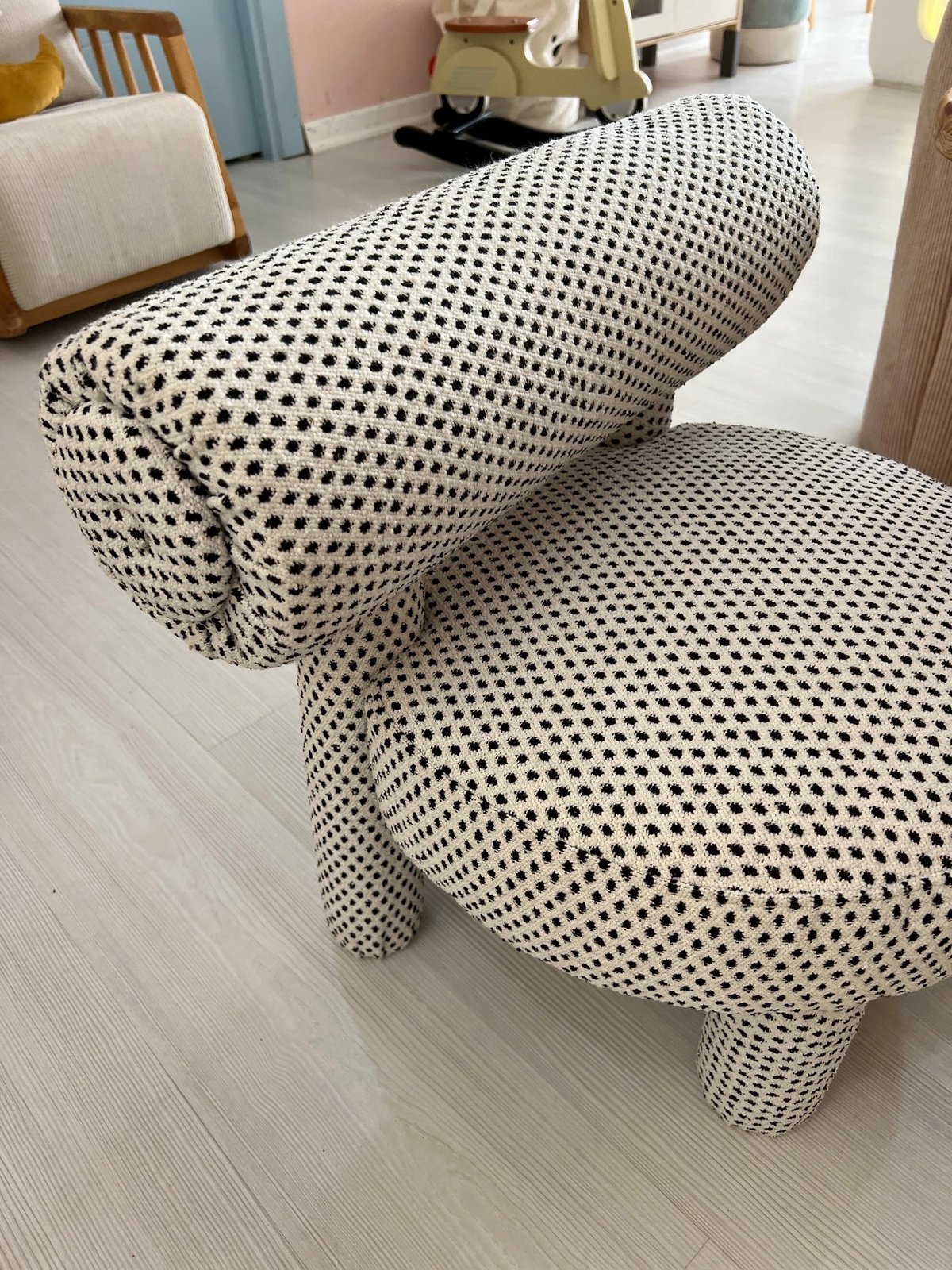 Karrige krahu Atelier del Sofa, Dino - Puantiye, e zezë dhe e bardhë