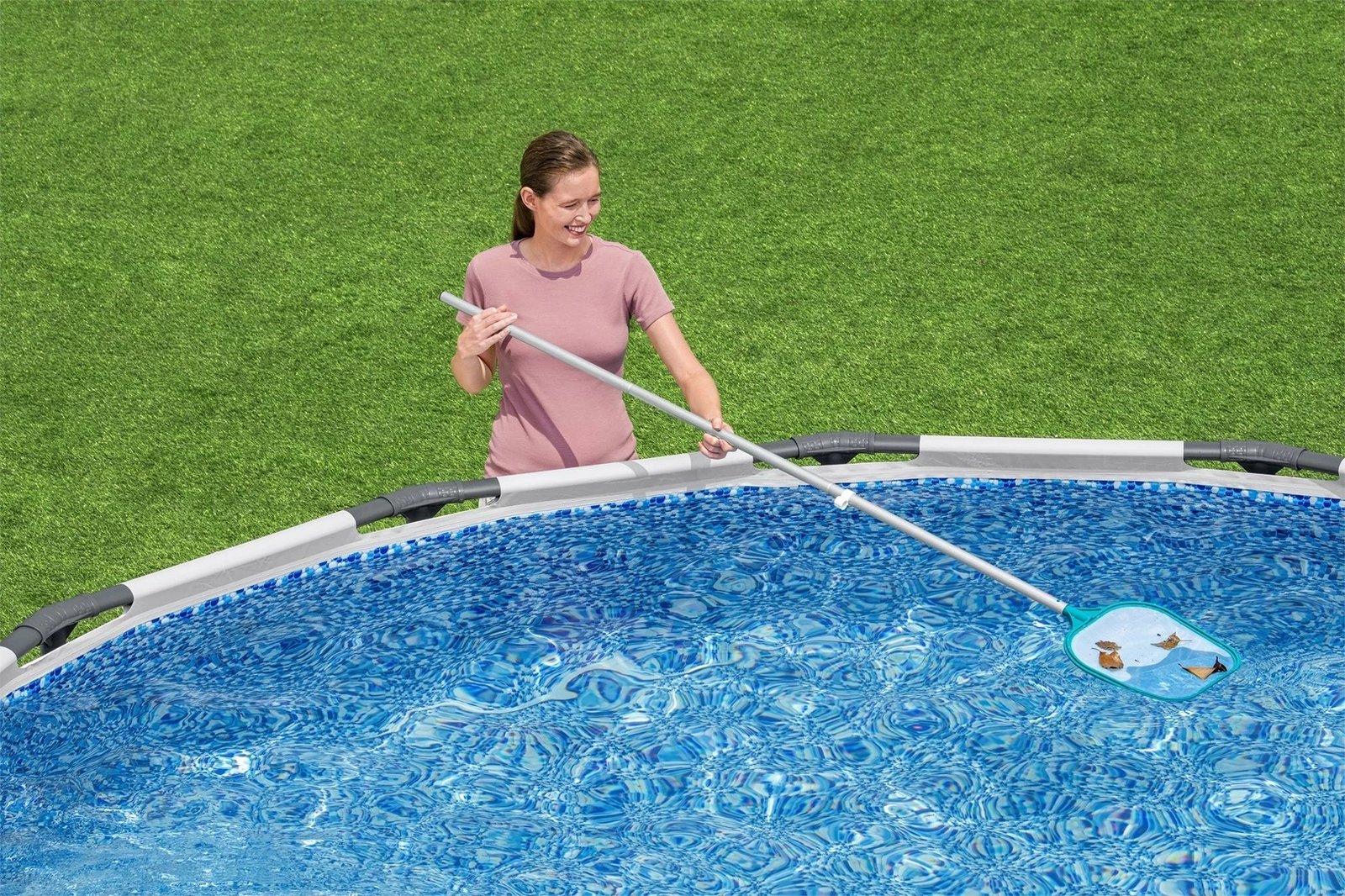 Set mirëmbajtje pishine Bestway AquaClear me fshesë vakumi dhe rrjetë, kaltër Set mirëmbajtje pishine Bestway AquaClear me fshesë vakumi dhe rrjetë, kaltër