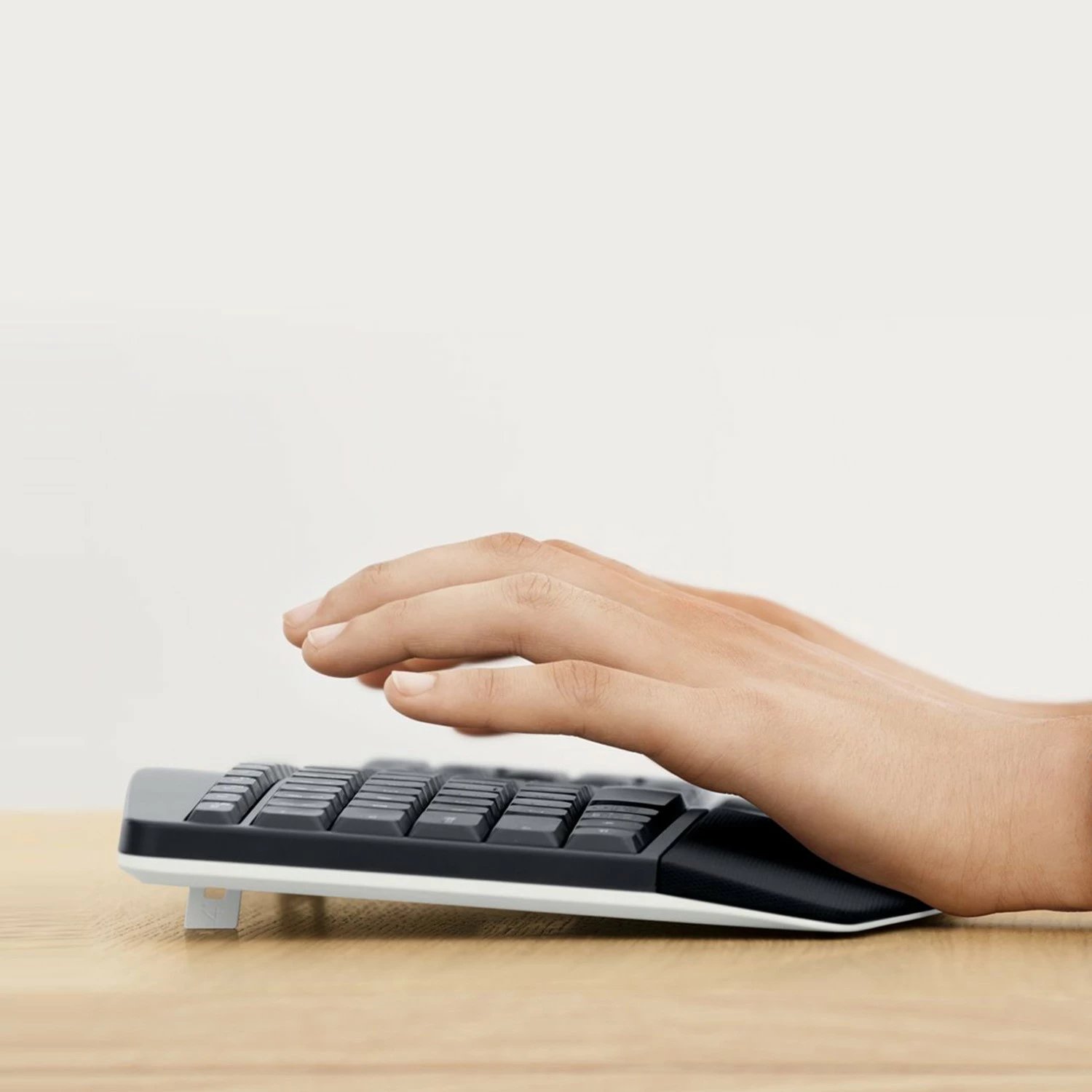 Tastierë dhe maus Logitech MK850 Performance, Full-size (100%), Wireless, RF Wireless + Bluetooth, QWERTZ, E zezë
